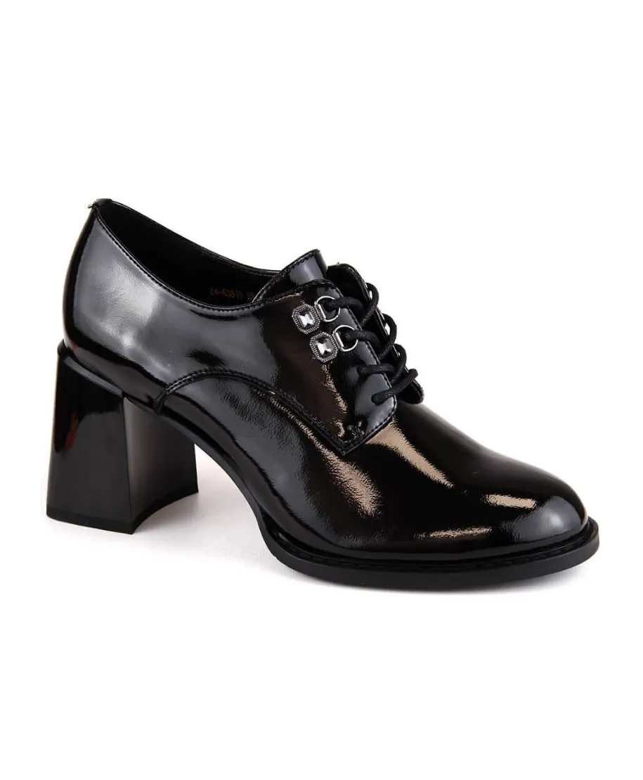 Patent leather shoes with a decorative heel Vinceza