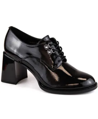 Patent leather shoes with a decorative heel Vinceza