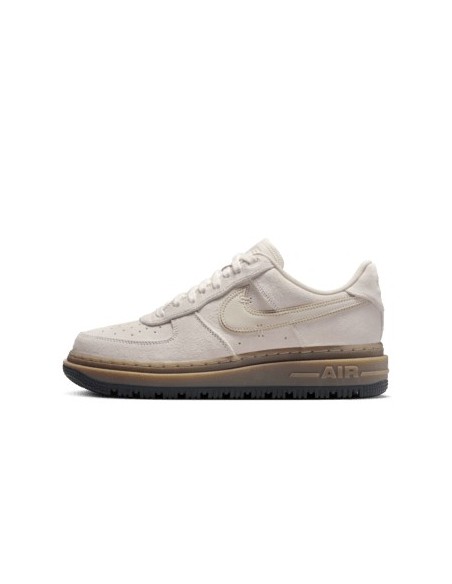 https://static.nike.com/a/images/t_default/85654a96-4afd-49cf-84f4-a112fc5dc49c/AIR+FORCE+1+LUXE.png