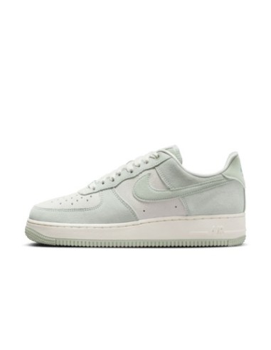 https://static.nike.com/a/images/t_default/19770af4-3984-4d68-848e-c84680989391/WMNS+AIR+FORCE+1+%2707+SE.png